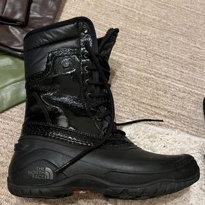 Black northface snow boots
